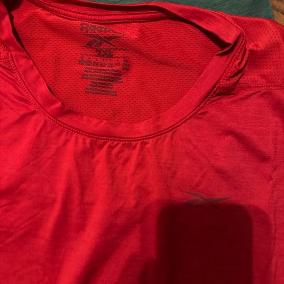 Set of 4 Reebok XXL Men’s Athletic Shirts - Picture 3 of 5